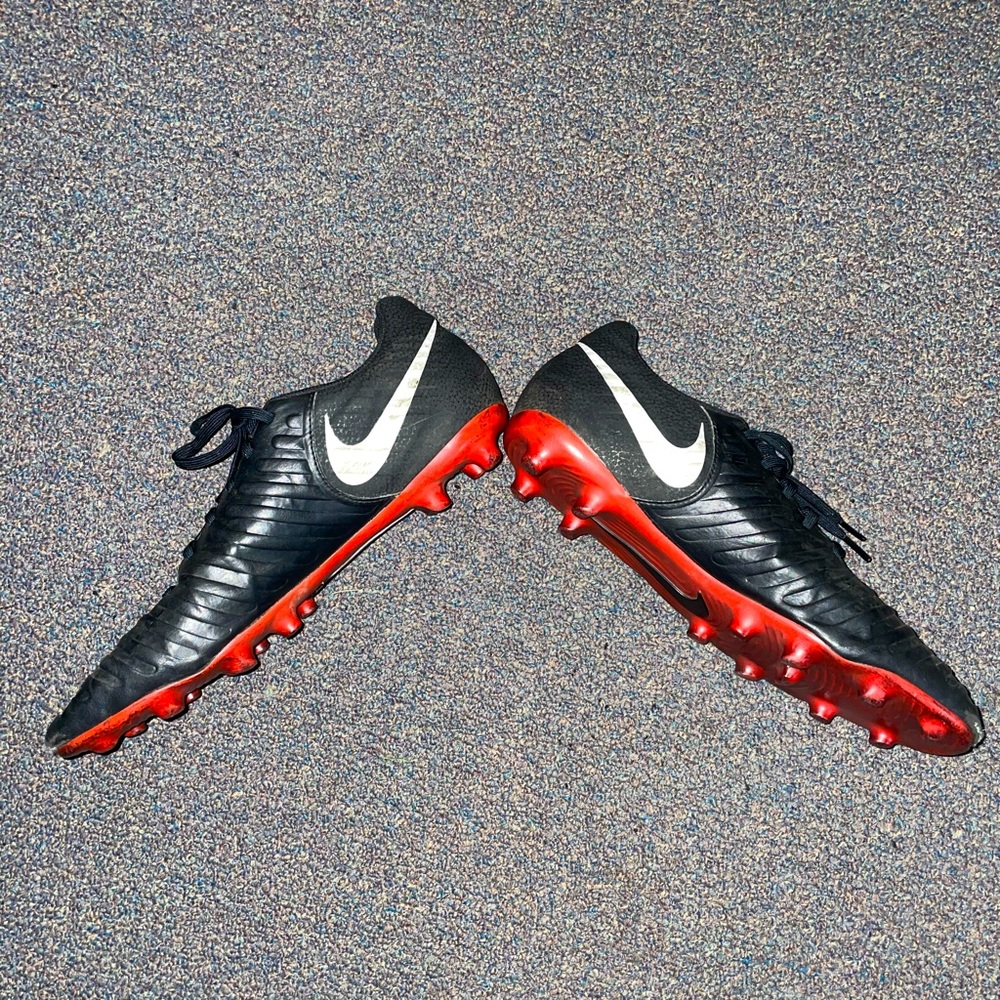 Nike Men’s Tiempo Legend 7 Academy